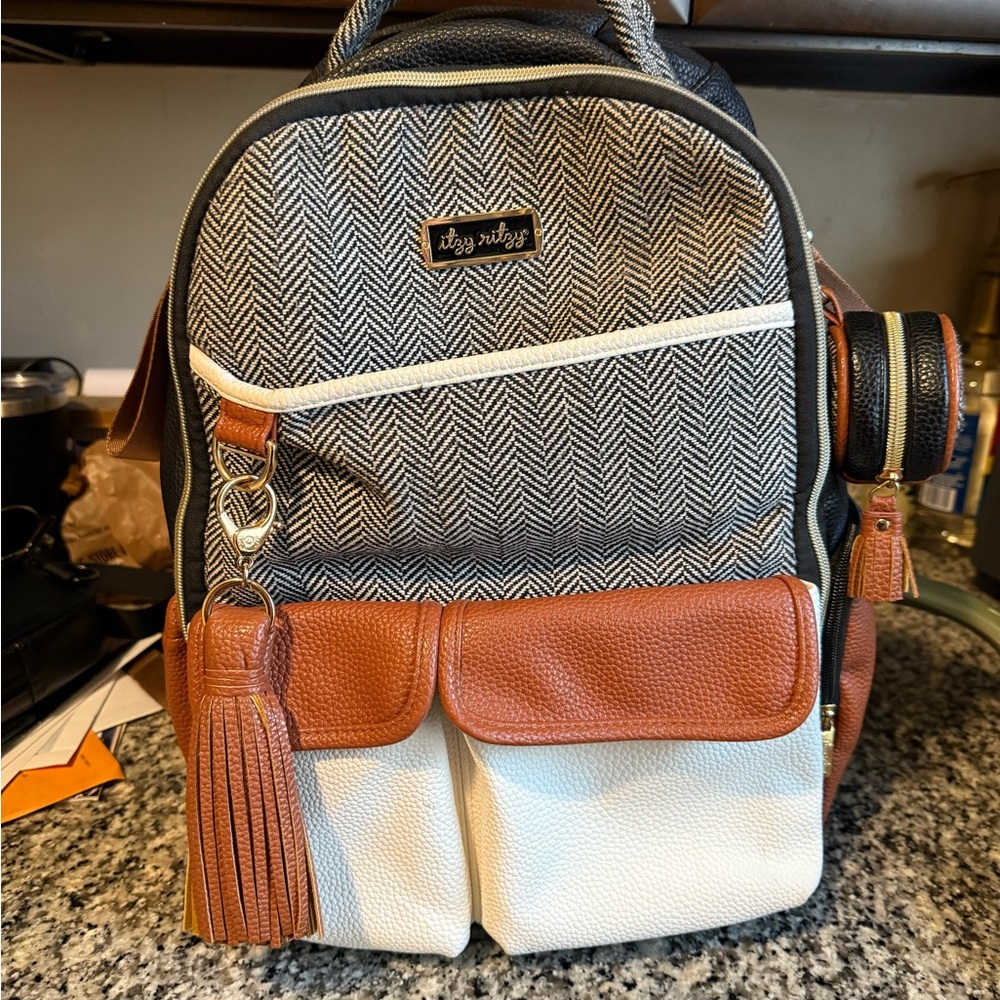 Itzy Ritzy Boss plus diaper bag
